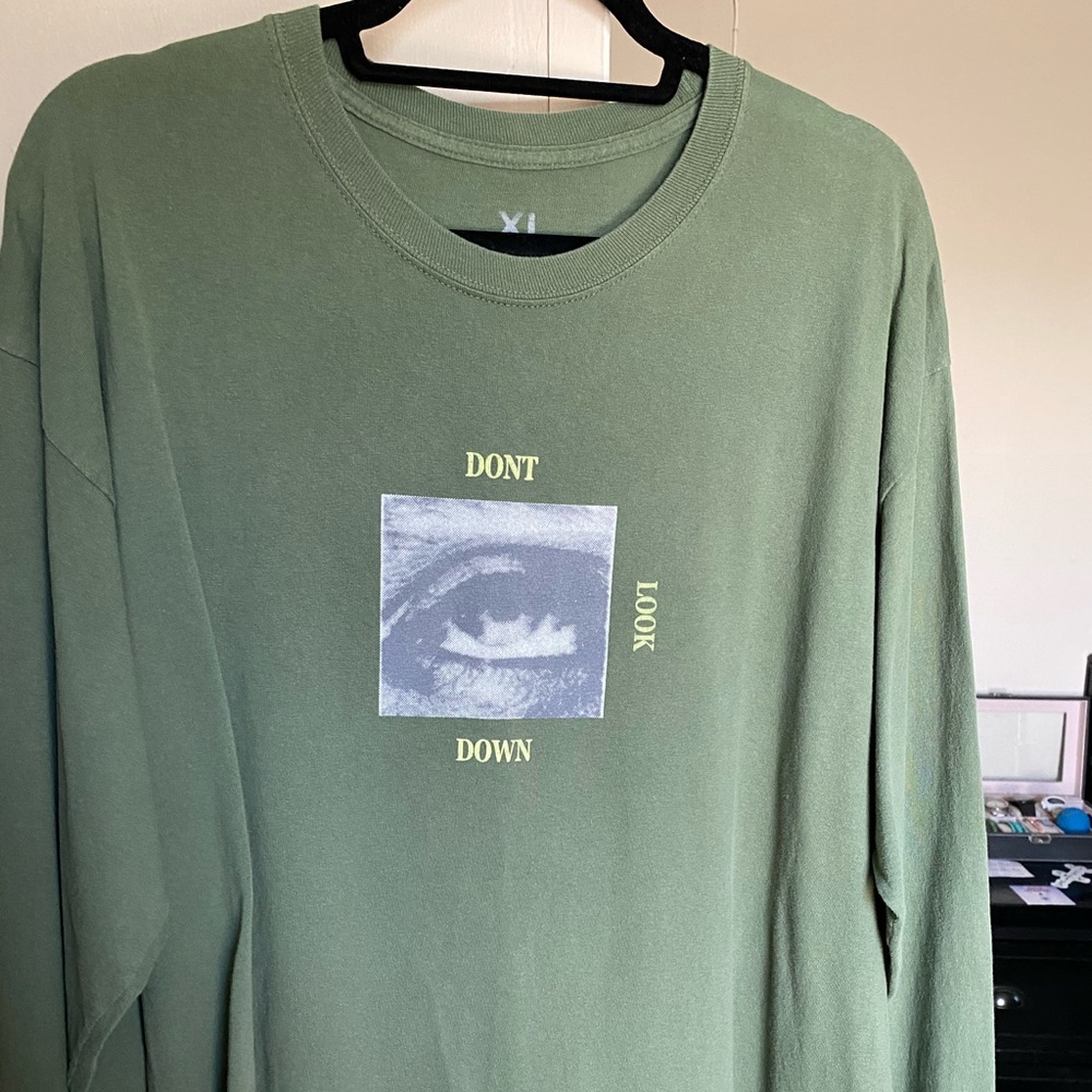 Travis Scott “don’t look down” rolling loud tee